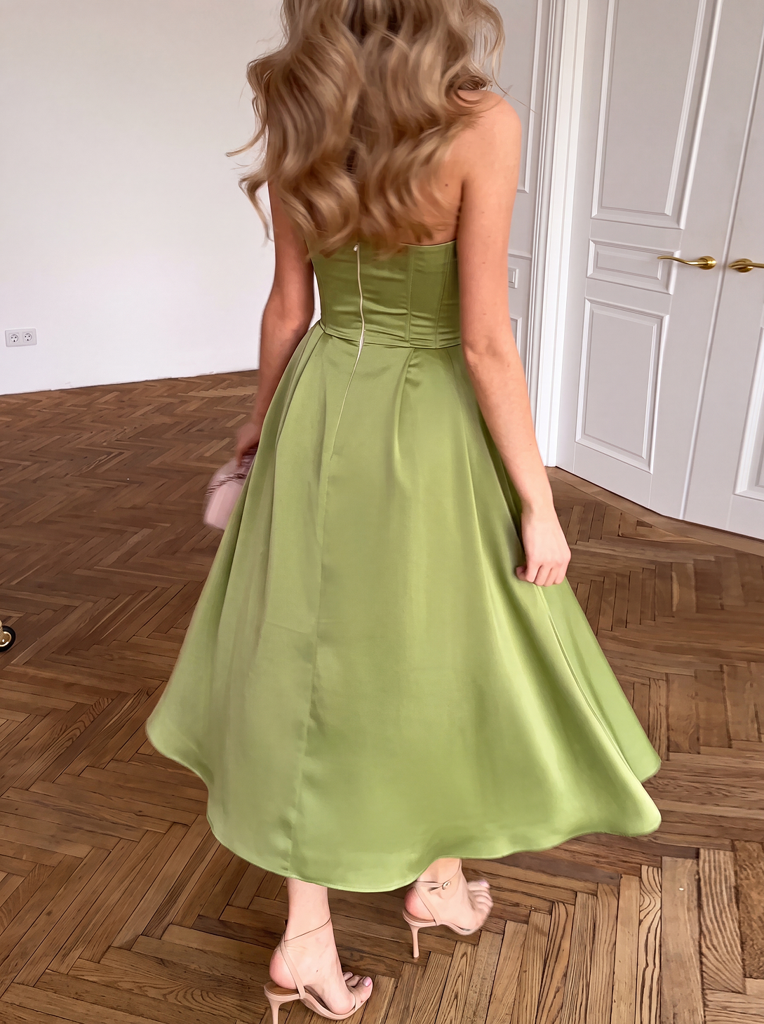 Liora | Abito Midi Elegante Senza Spalline