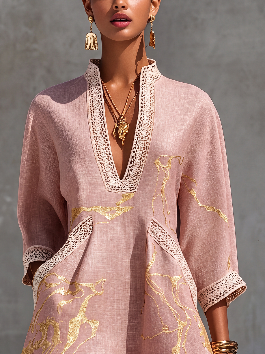 NINON | Abito mini in pizzo all'uncinetto rosa con motivi dorati e scollatura a V